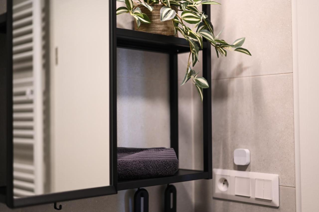City Center Studio - Comfy & Modern Bratislava Exterior foto