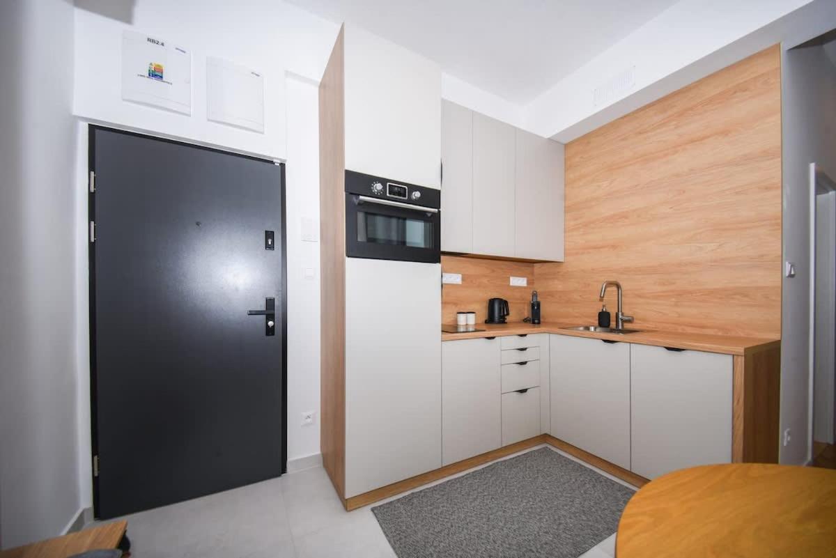 City Center Studio - Comfy & Modern Bratislava Exterior foto