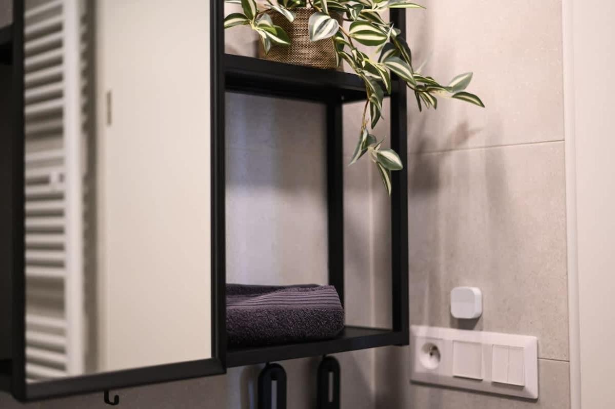 City Center Studio - Comfy & Modern Bratislava Exterior foto